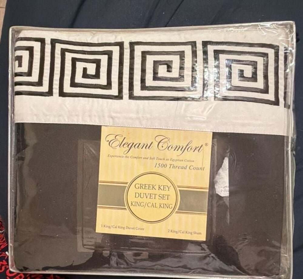 Elegant Comfort 3-Piece Greek Key Duvet Cover Set, King/Cal King, Black/White